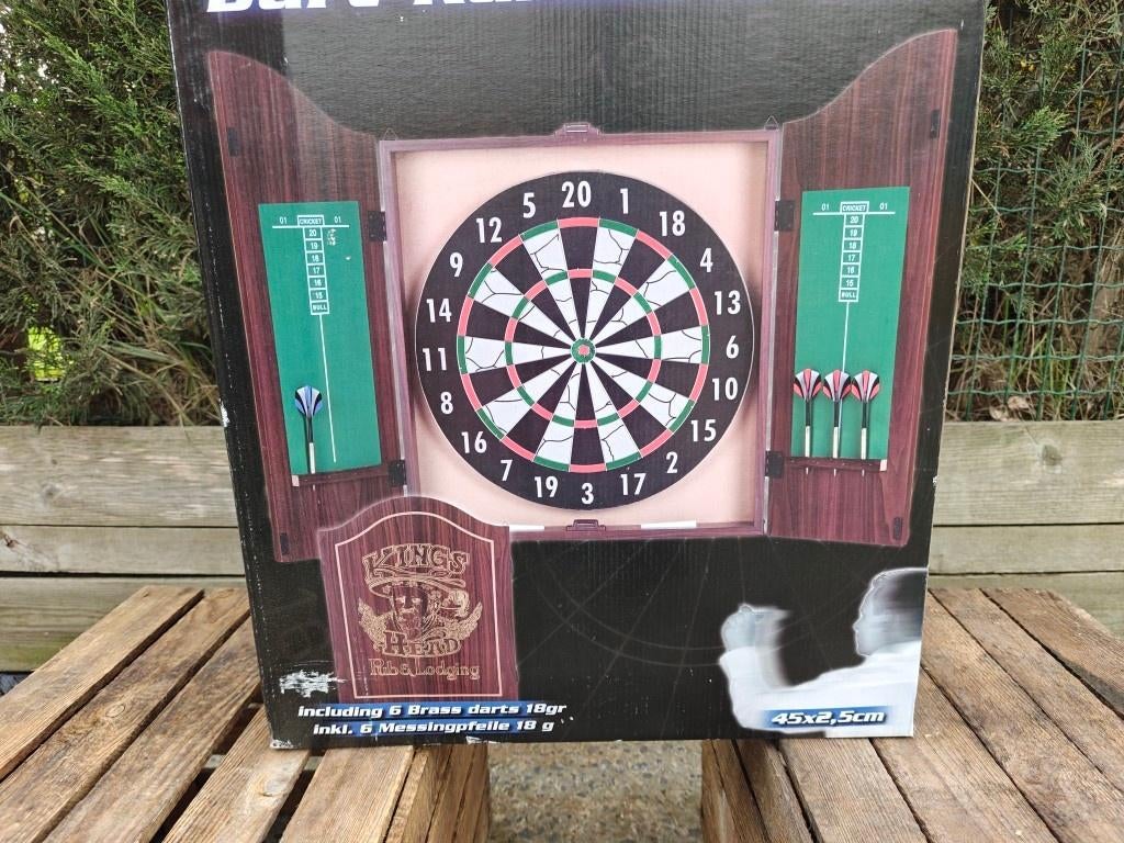 Dartbord kast set met pijlen, Sport en Fitness, Ophalen, Nieuw, Dartbord