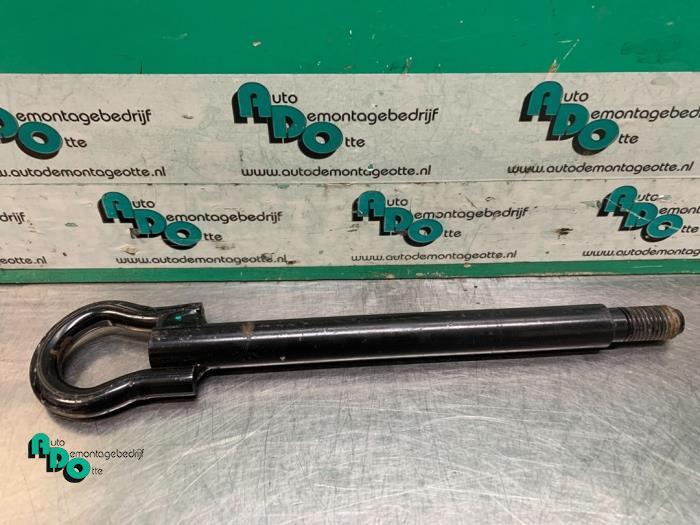 Crochet de remorquage avant d'un Renault Megane Scenic (TEA1, Renault, -, 3 mois de garantie, Utilisé