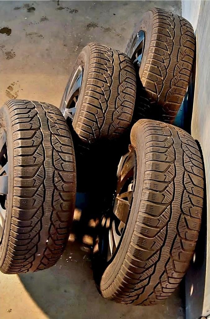 jantes originales VW avec des pneus 195/65-15, Autos : Pièces & Accessoires, Pneus & Jantes, 15 pouces, Pneus et Jantes, Pneus hiver