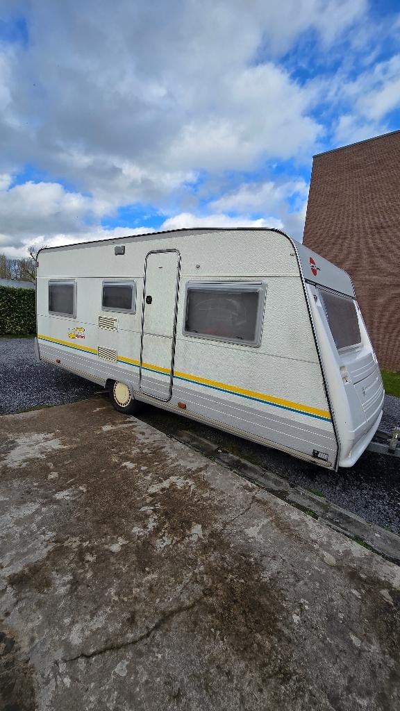 Burstner Ventana 480tk avantgarde, Caravanes & Camping, Jusqu'à 5, Poêle, 5 à 6 mètres, Particulier
