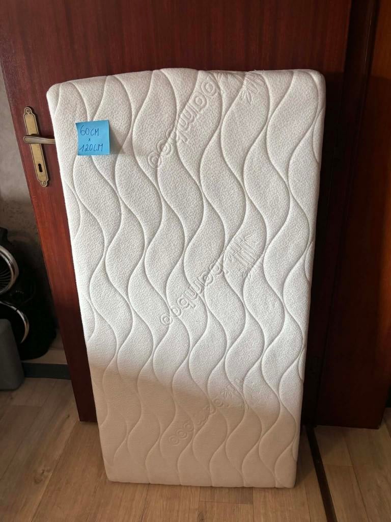 Matelas pour bébé 60 cm x 120 cm, Matelas, Une personne, Enlèvement, Utilisé