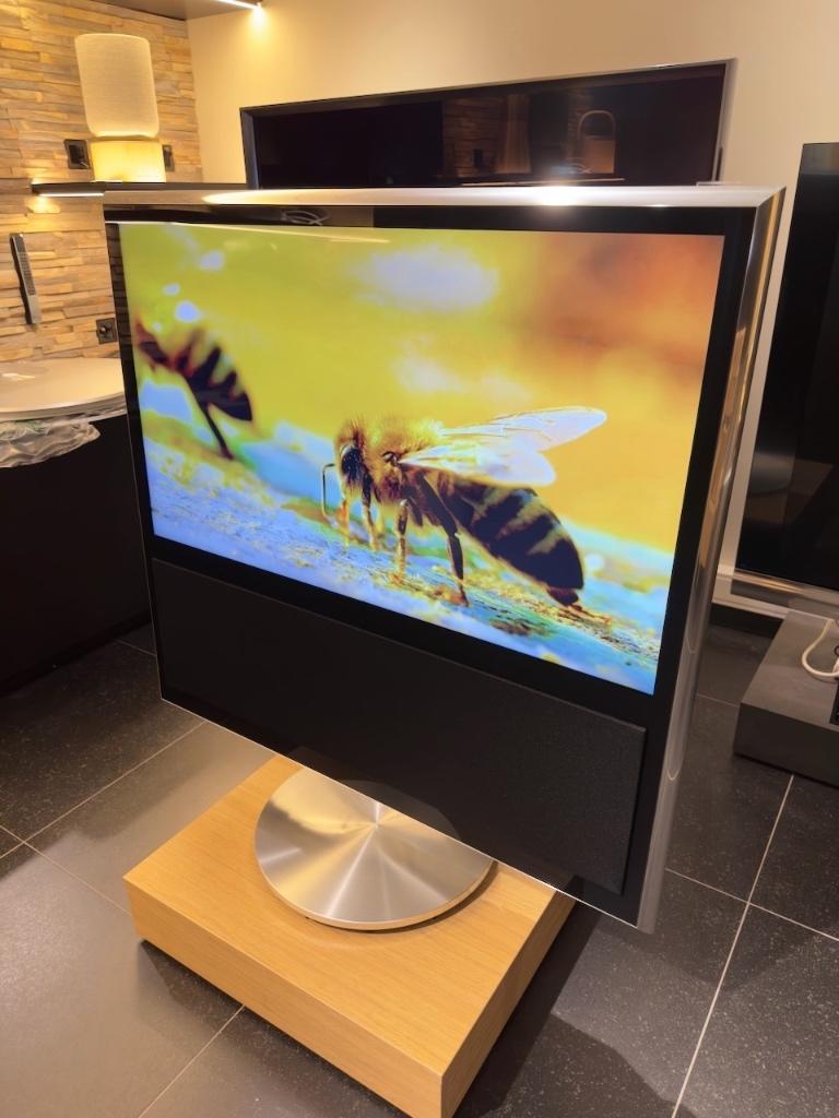 Bang & Olufsen Beovision 14-40 UHD 4K met motor stand - B&O, Ophalen, Info@bang-olufsen.dk, Zo goed als nieuw, Bang & Olufsen Alle 1 / DK-7600 Struer / Denmark