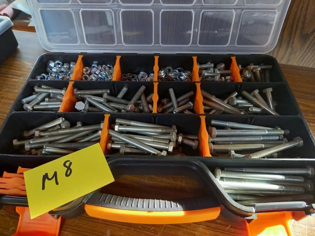 assortiment bouten en moeren M8 - M10 - M12 - boutenkoffers, Doe-het-zelf en Bouw, IJzerwaren en Bevestigingsmiddelen, Nieuw, Bouten of Moeren