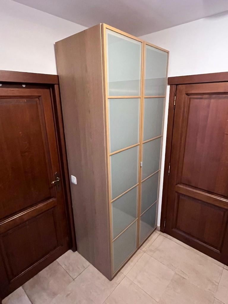 mooie ruime opbergkast zo goed als nieuw, Ophalen, Zo goed als nieuw, Met deur(en)