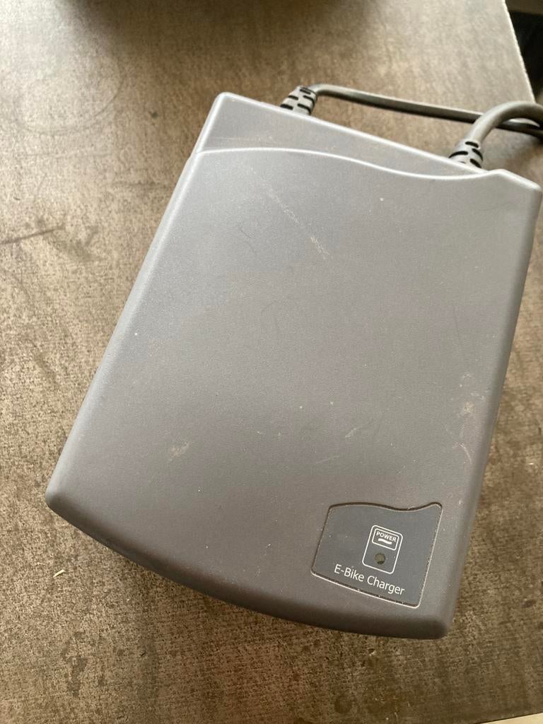 Lader elektrische fiets - ebike, Fietsen en Brommers, Elektrische fietsen, Ophalen, Gebruikt, Batavus
