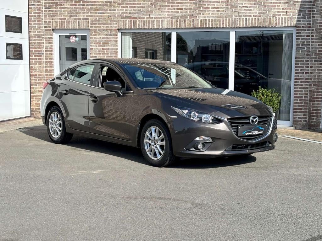 Mazda 3 1.5 SKY-G Sedan / Trekhaak / Camera / 56000km, Voorwielaandrijving, Stof, Start-stop-systeem, Zwart