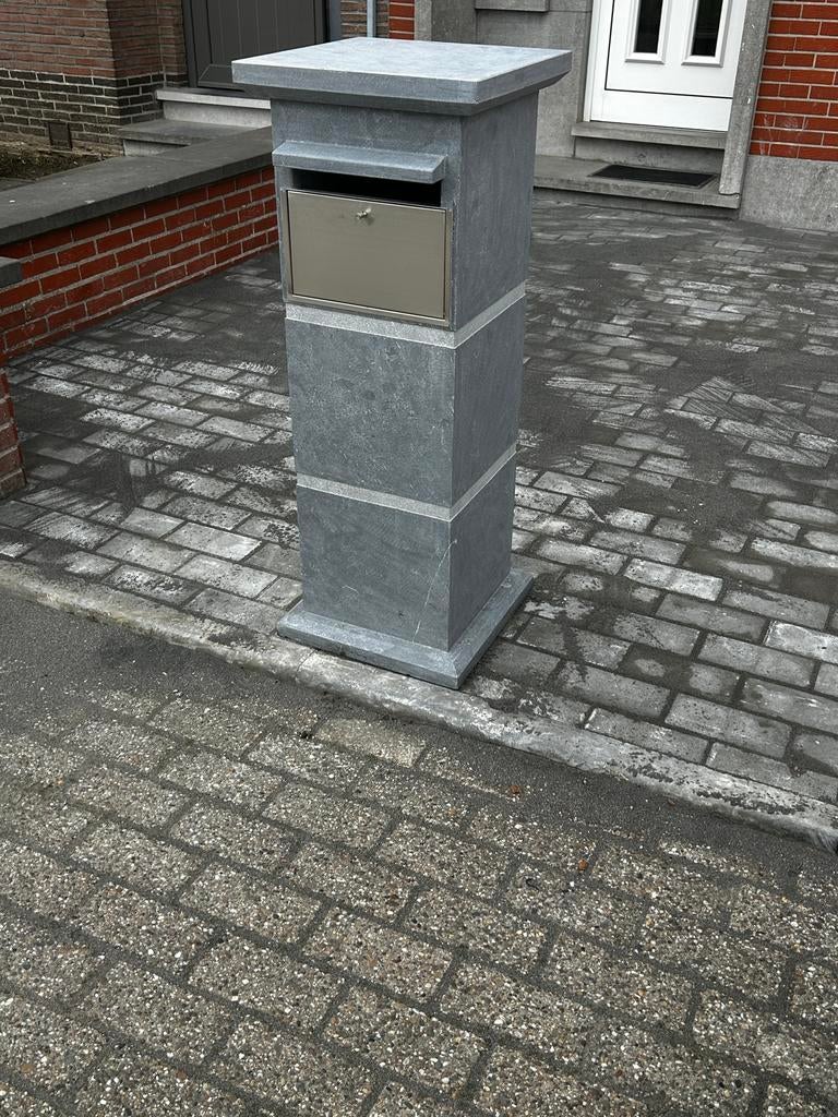Boite aux lettres pierre bleu colis, Ophalen, Zo goed als nieuw, Hardsteen
