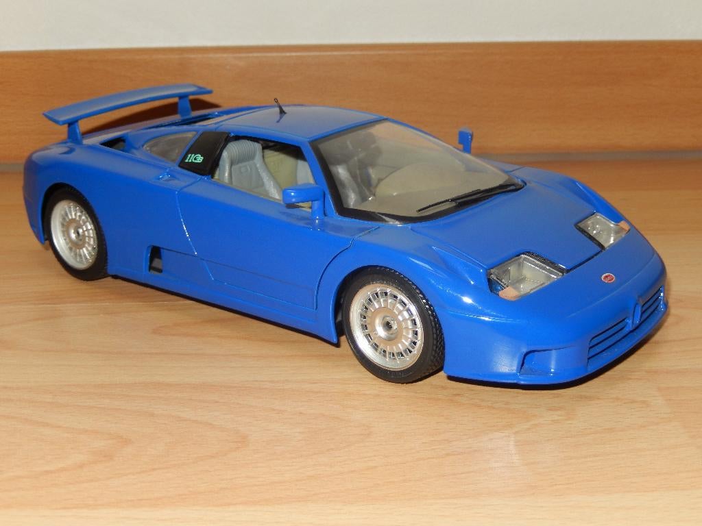Bugatti EB110 1/18 Burago, Hobby & Loisirs créatifs, Voitures miniatures | 1:18, Comme neuf, Voiture, Burago, Enlèvement ou Envoi