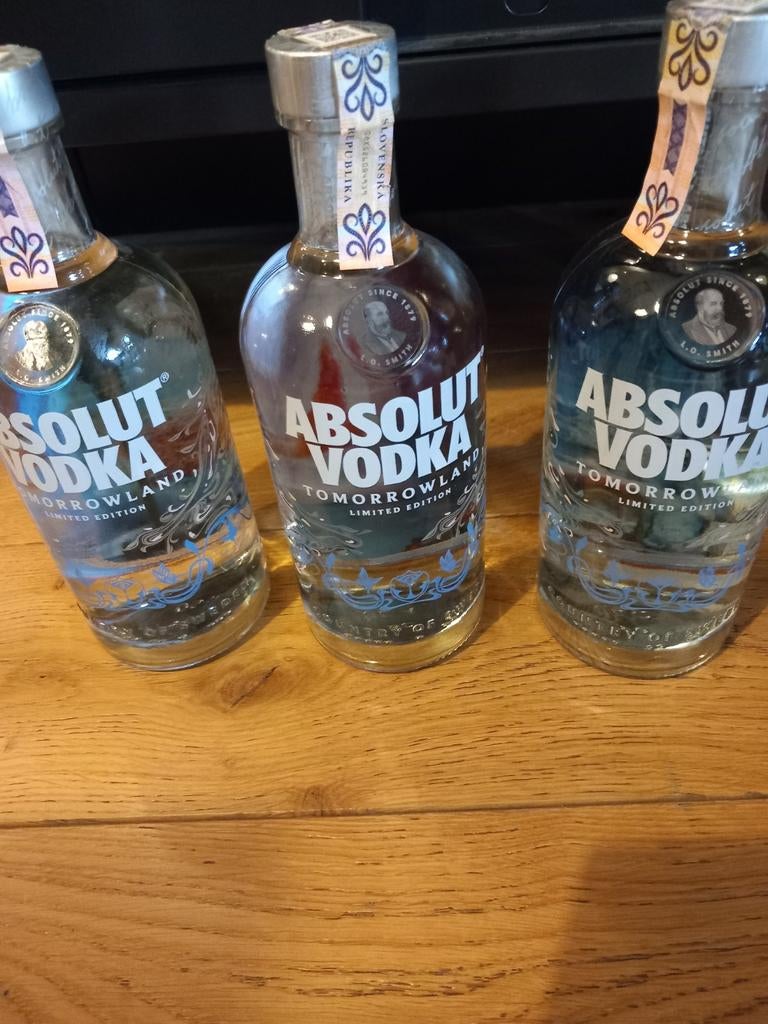 Tomorrowland 2025 limited edition absolut set, Ophalen