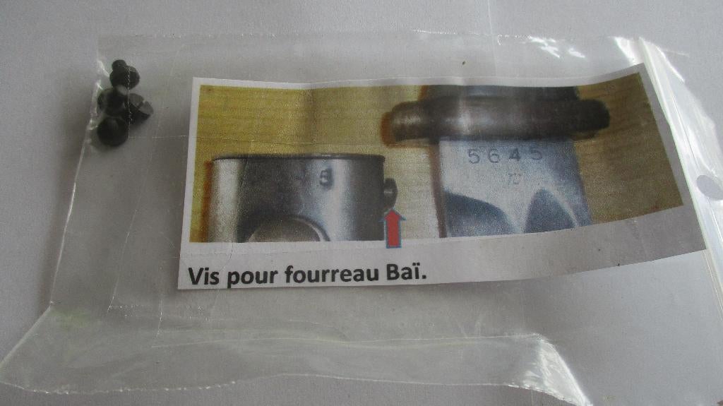 Lot de 4 vis de fourreau de baïonnette allemande, Collections, Enlèvement ou Envoi, Armée de terre, Autres types