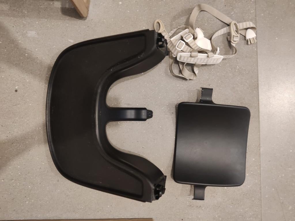 Stokke Tripp Trapp Babyset zwart + harness + eetblad zwart, Enlèvement, Utilisé, Chaise évolutive, Ceinture(s)