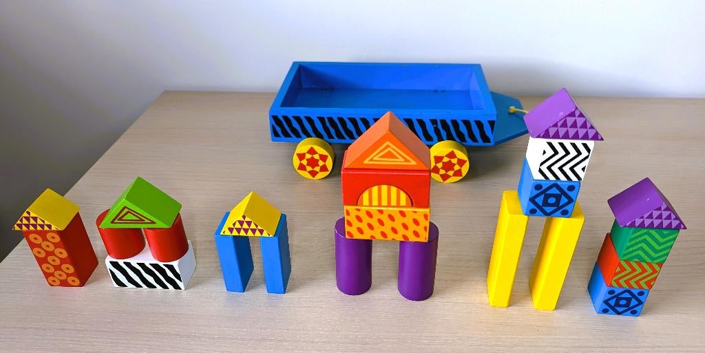 Houten speelblokken in wagentje, Ophalen of Verzenden