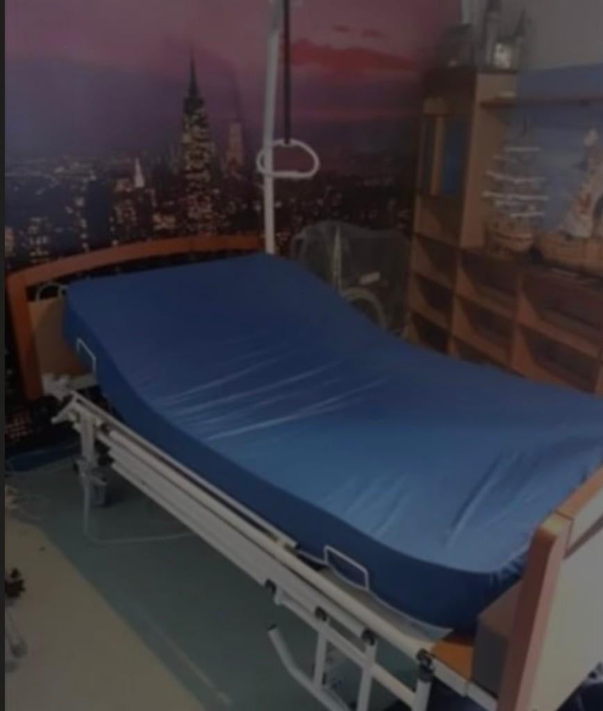 Elektrisch medisch bed + matras (levering mogelijk?, Ophalen of Verzenden, Gebruikt