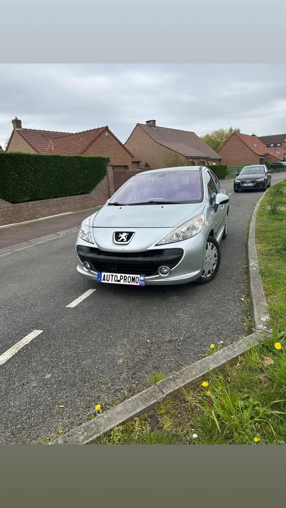Peugeot 207, Argent ou Gris, Noir, 5 portes, Automatique