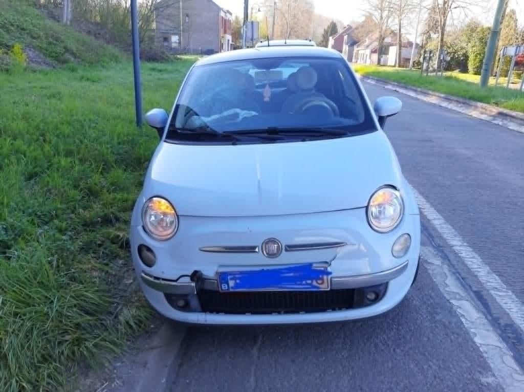 FIAT 500 esssence ACCIDENTÉE, Autos, Fiat, Particulier, Airbags, Essence, Euro 4, 3 portes, Boîte manuelle, Bleu, Beige, Tissu