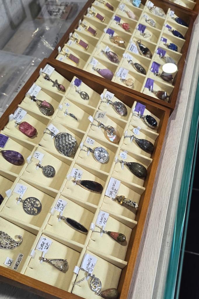 ==> Pendentifs | Pierres précieuses | Mystères <==, Overige voorstellingen, Nieuw, Ophalen of Verzenden, Met edelsteen