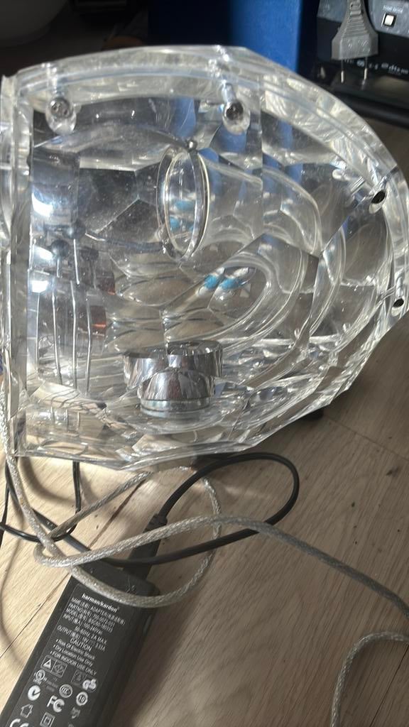 Je cherche une pereonne qui pourrait reparer une enceinte, Enlèvement ou Envoi