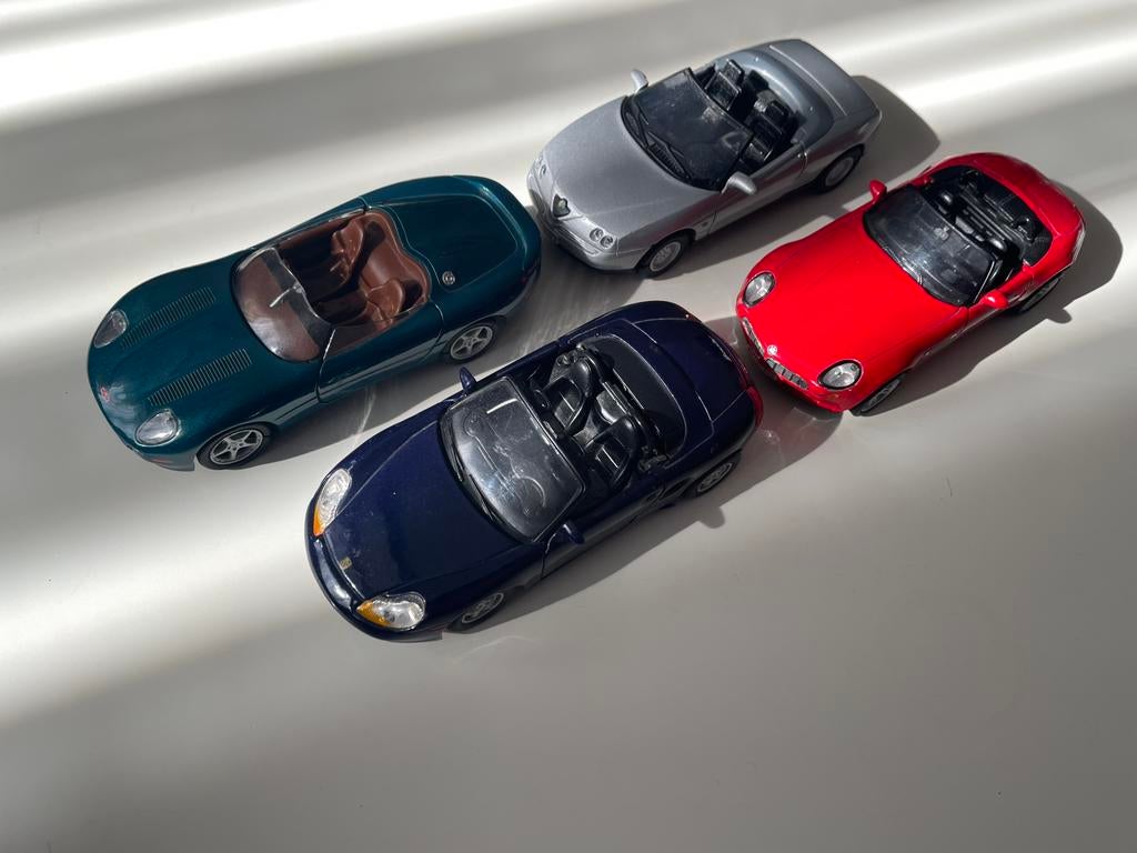 4x modelauto 1:43 - merk Welly, Hobby en Vrije tijd, Modelauto's | 1:43, Ophalen, Gebruikt, Auto, Overige merken