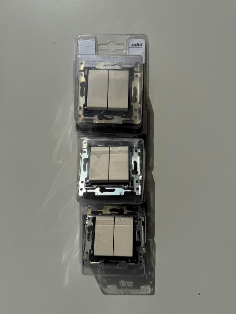 3 serieschakelaars Niko - Nieuw, Doe-het-zelf en Bouw, Ophalen, Nieuw, Schakelaar