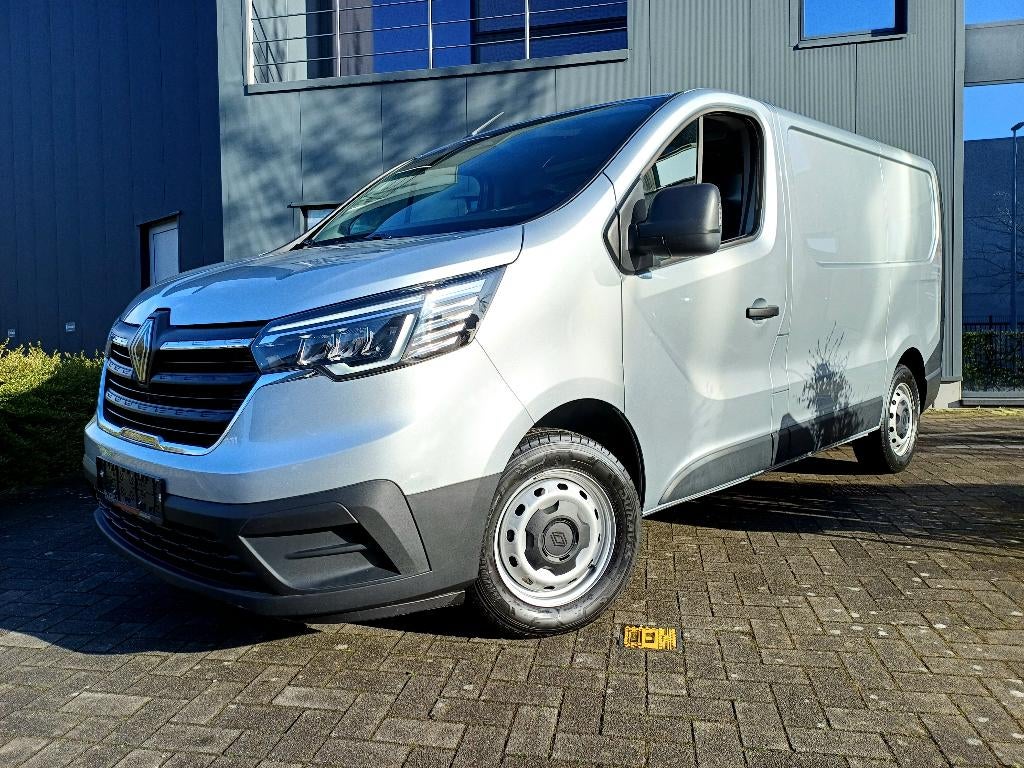 Renault trafic 2,0L**L1/H1**02/2025**camera*apple car play*, Voorwielaandrijving, Stof, Overige carrosserie, Zilver of Grijs