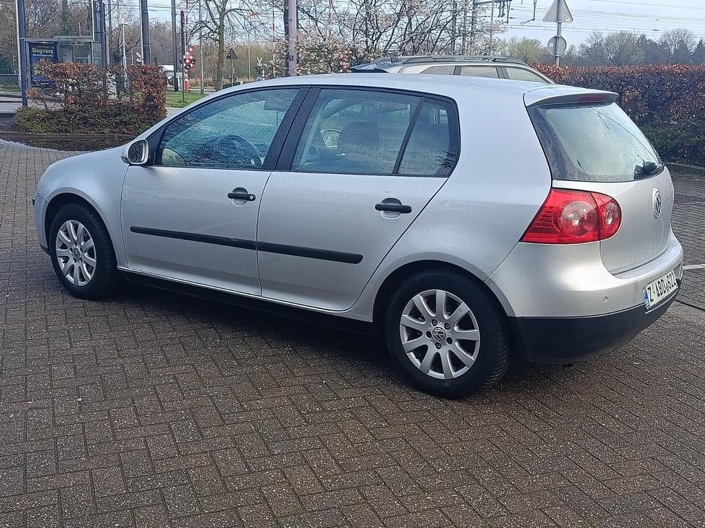 Golf 5 benzine/ 1.6 Cc/ 75 kw/ 5 deuren/ 2005, Auto's, Volkswagen, 75 kW, 1590 cc, Bedrijf, Golf