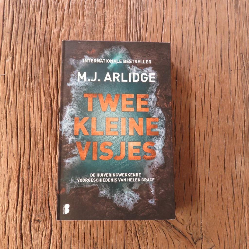 Twee kleine visjes M.J. Arlidge, Ophalen of Verzenden