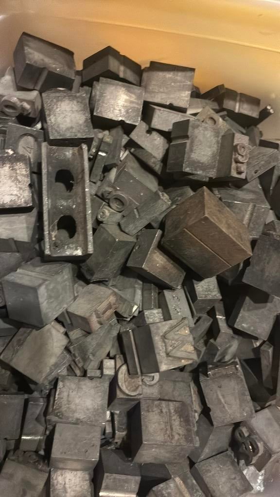 Doos vol met letters om te drukken, slagletters, Ophalen