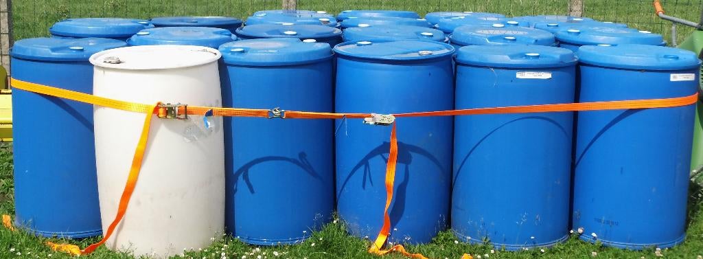 plastieken vaten 220 liter, Tuin en Terras, Regentonnen, 150 liter of meer, Ophalen, Gebruikt, Kunststof