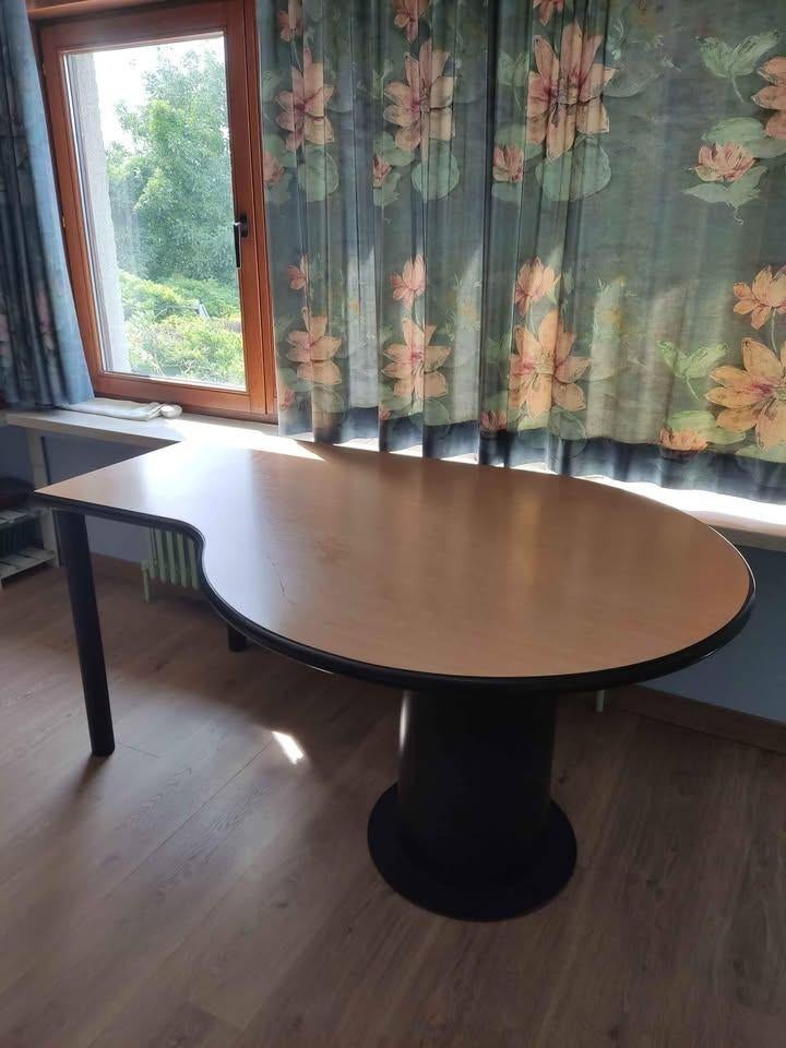 Te koop: Druppelvormig bureau / tafel – €80, Ophalen, Gebruikt