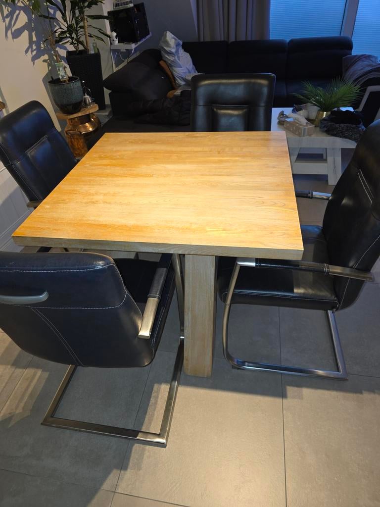 Stevige eetkamertafel en stoelen van henders en hazel, Huis en Inrichting, Ophalen