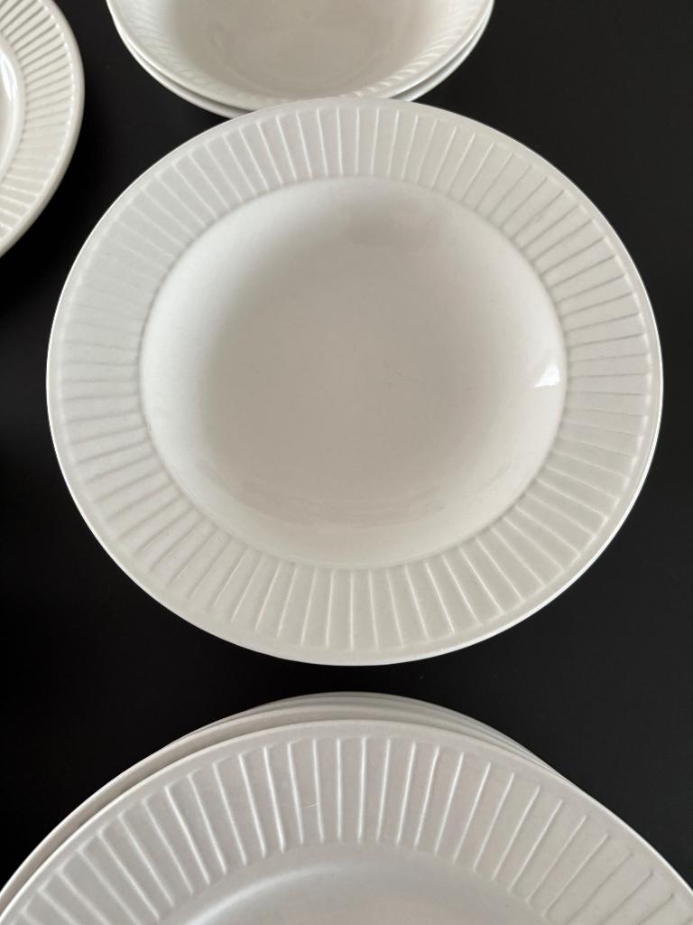 Servies 12 personen, Huis en Inrichting, Keuken | Servies, Ophalen, Zo goed als nieuw, Effen, Porselein