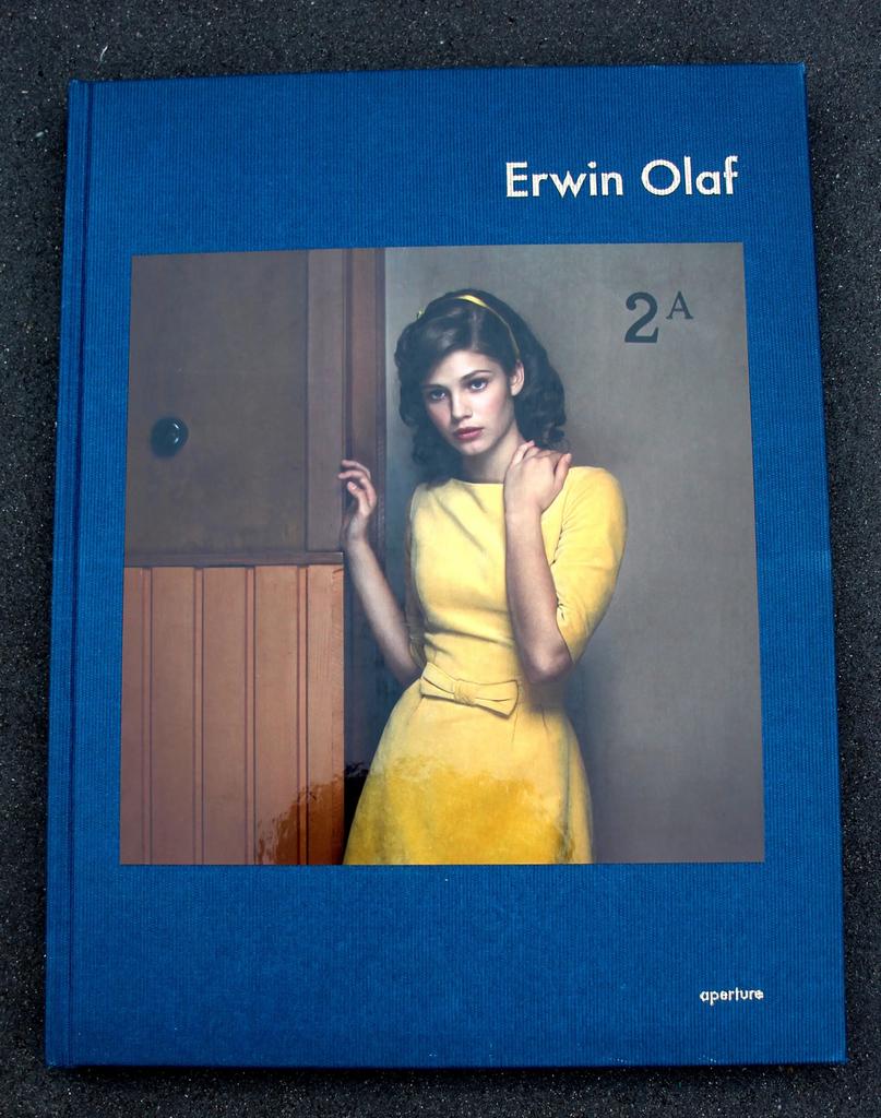 NIEUWSTAAT Erwin Olaf 2A Fotoboek Foto Boek Book 2 A, Enlèvement ou Envoi, Comme neuf