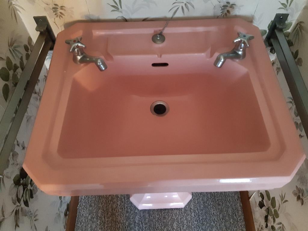 Roze Art deco lavabo met voetstuk, Enlèvement