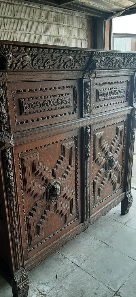 Armoire ancienne du XVIIe siècle, Enlèvement