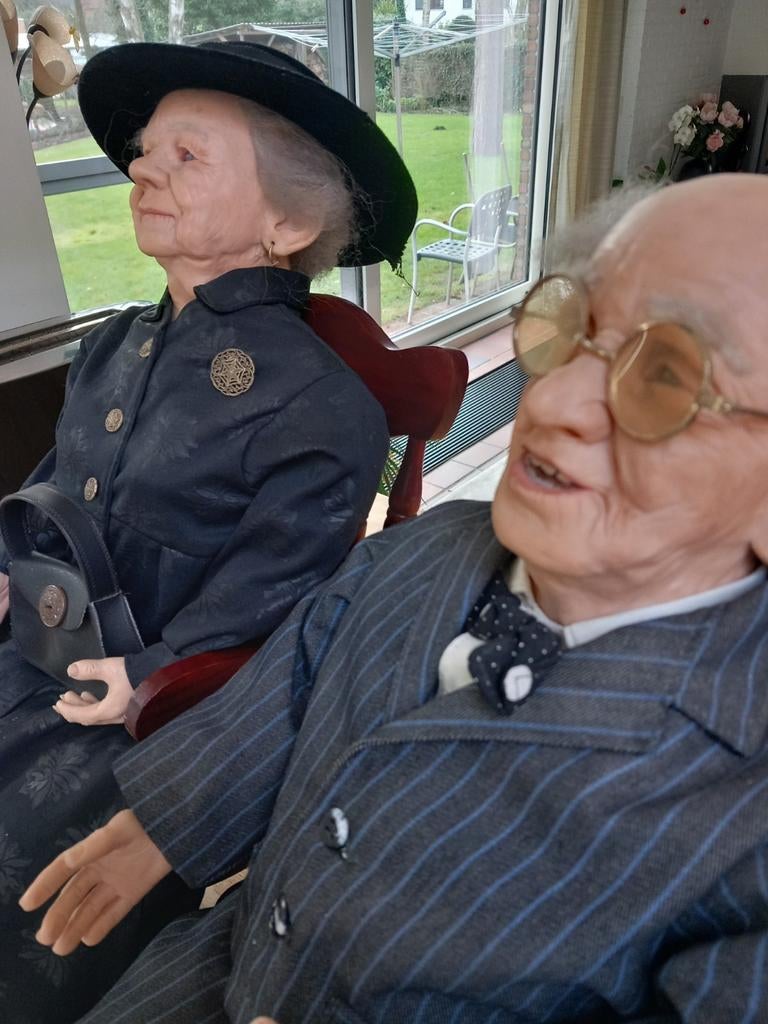 Poppen opa en oma, Enlèvement