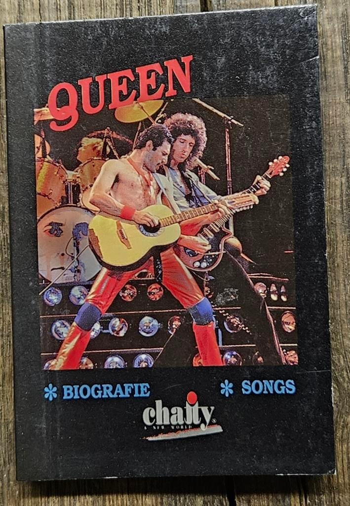 Queen Chatty biografisch boekje
Dit is de hoes v, Ophalen of Verzenden