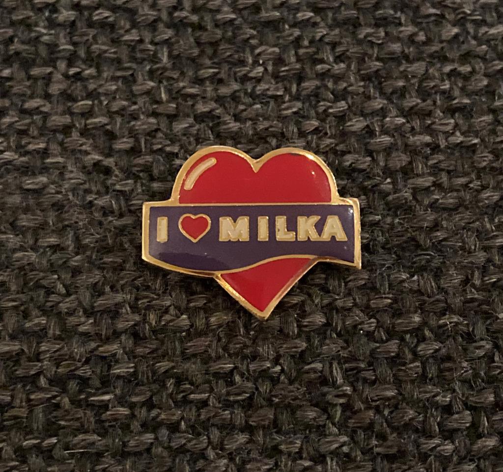 PIN - MILKA - CHOCOLADE - CHOCOLAT, Collections, Envoi, Utilisé, Marque, Insigne ou Pin's
