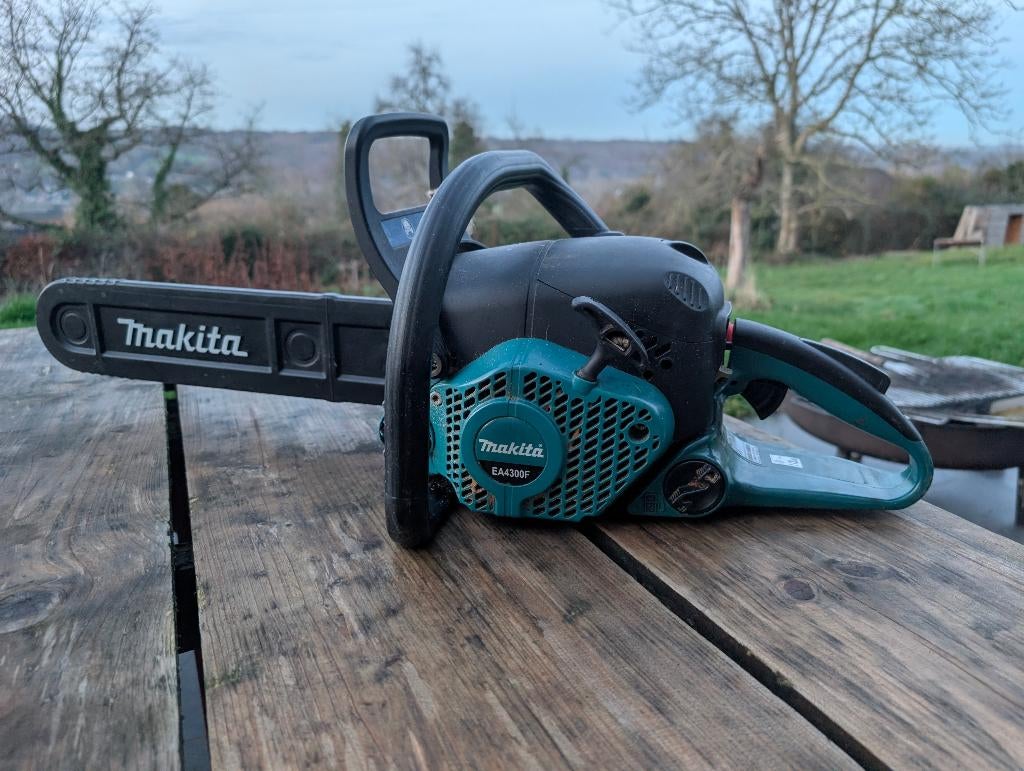 Tronçonneuse Makita EA4300F – 3CV – Révisée – 250 €, Bricolage & Construction, Outillage | Scies mécaniques, Utilisé, Tronçonneuse