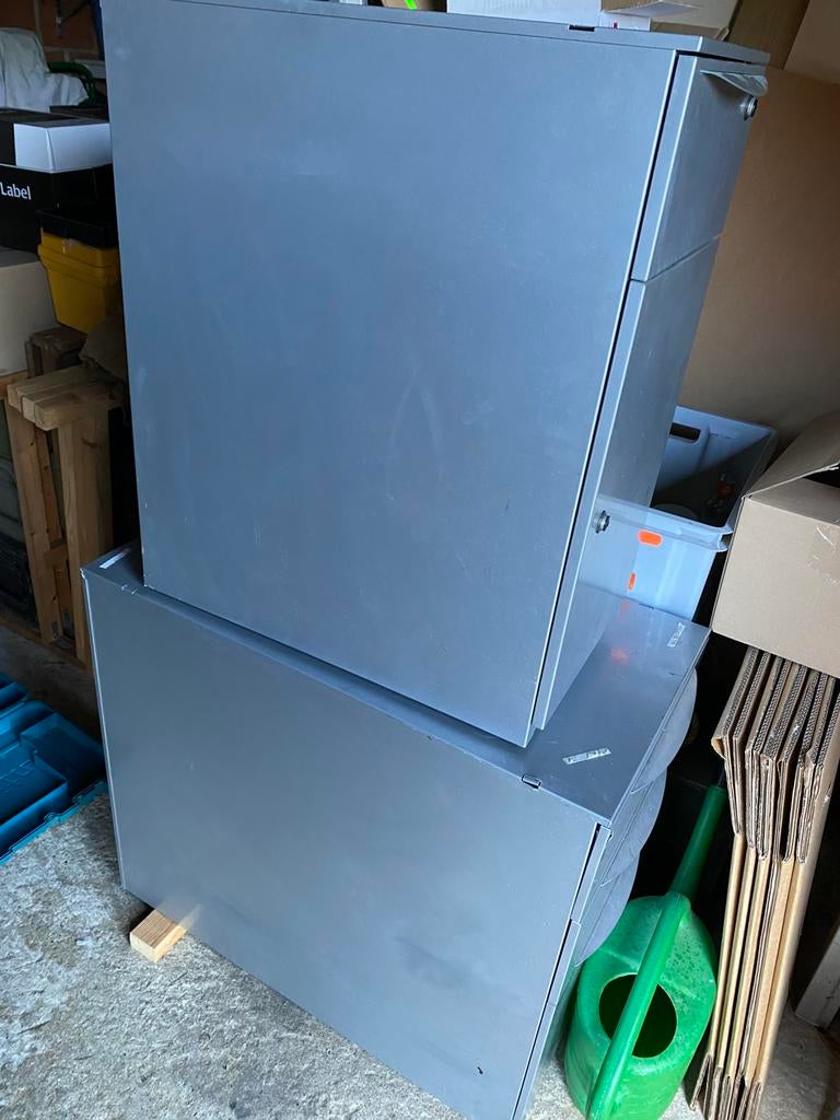 2 petites commodes en métal, 3 ou 4 tiroirs, Moins de 100 cm, Kantoor / industrieel, Comme neuf