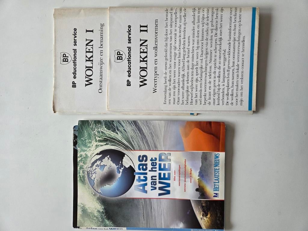 Atlas van het weer + 2 wolken wandkaarten, Livres, Nature, Comme neuf, Enlèvement ou Envoi