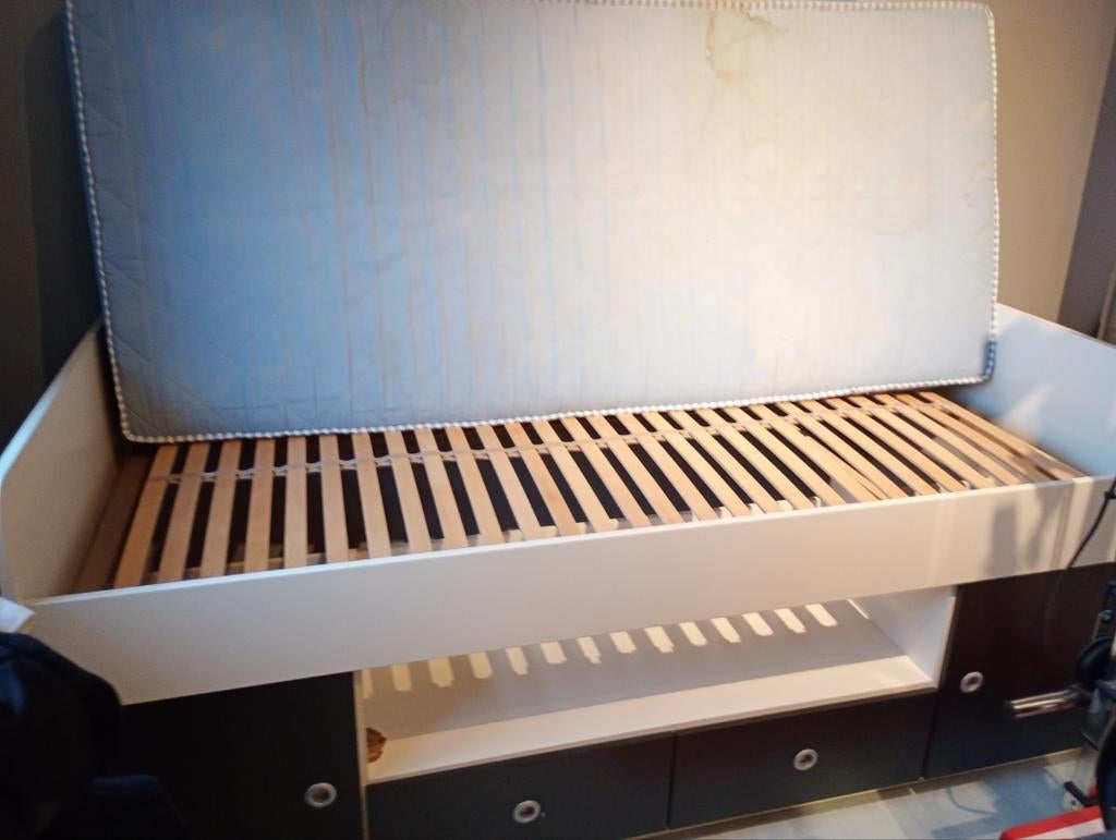 Jeugd slaapkamer., Ophalen