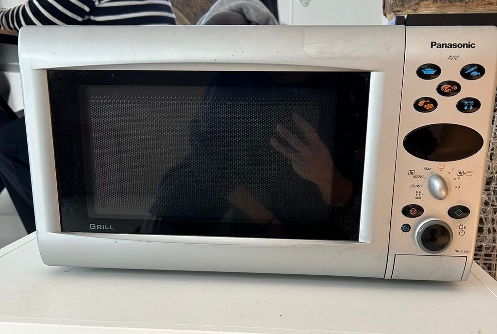 Microgolf van Panasonic 45€, Elektronische apparatuur, Microgolfovens, Ophalen, Gebruikt, Vrijstaand, Microgolfoven
