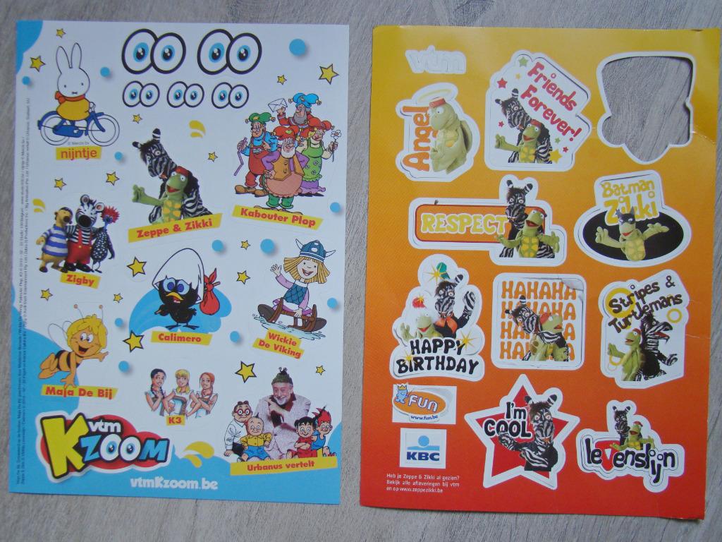 Zeppe & Zikki  stickervel + VTM Kzoom =2x A5 formaat, Verzamelen, Ophalen of Verzenden, Strip of Tekenfilm