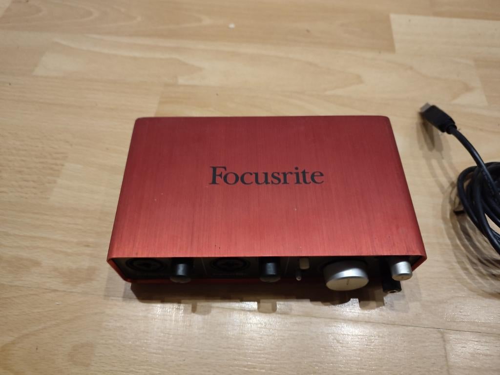 Focusrite scarlet 2i2 externe geluidskaart, Computers en Software, Geluidskaarten, Ophalen