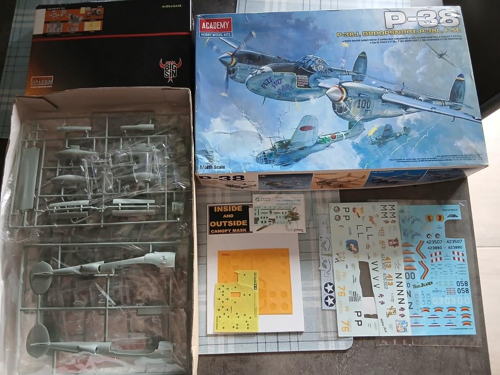 Academy P38J + accessoires, Enlèvement ou Envoi