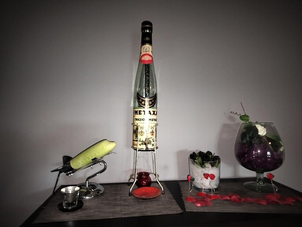 Grote Metaxa 3 L Display Fles + Smeedijzeren Houder+Kraantje, Verzamelen, Merken en Reclamevoorwerpen, Ophalen