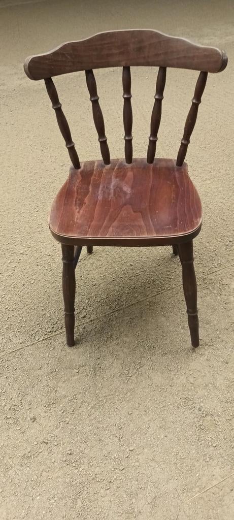 25 chaises de café en bois, Enlèvement