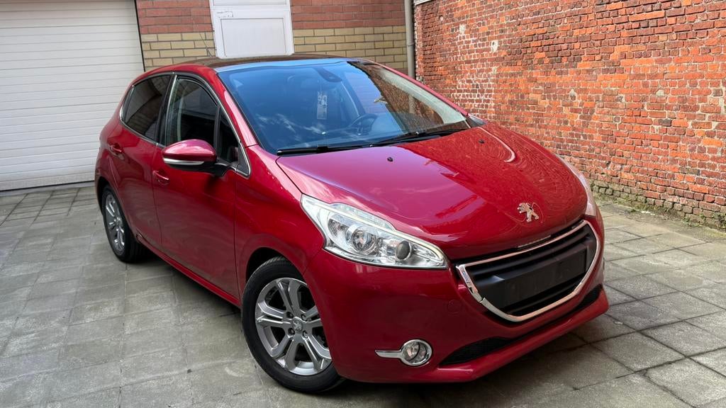 Peugeot 208 1.2i Essence Euro 6b 4/2015 Clim Gps Pano Jantes, Autos, Rouge, Achat, Euro 6, Entreprise