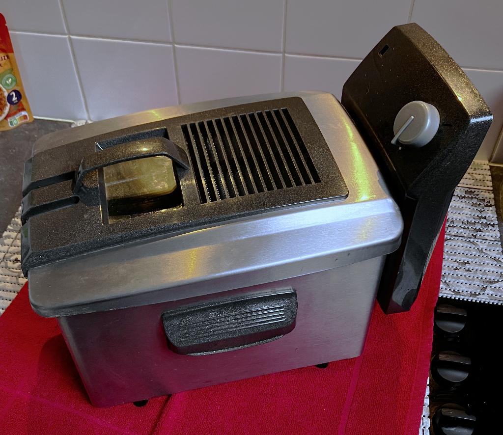 Fritel Turbo SF 4170 friteuse 3 liter, 2 à 3 litres, Enlèvement, Utilisé, Pan intérieur amovible