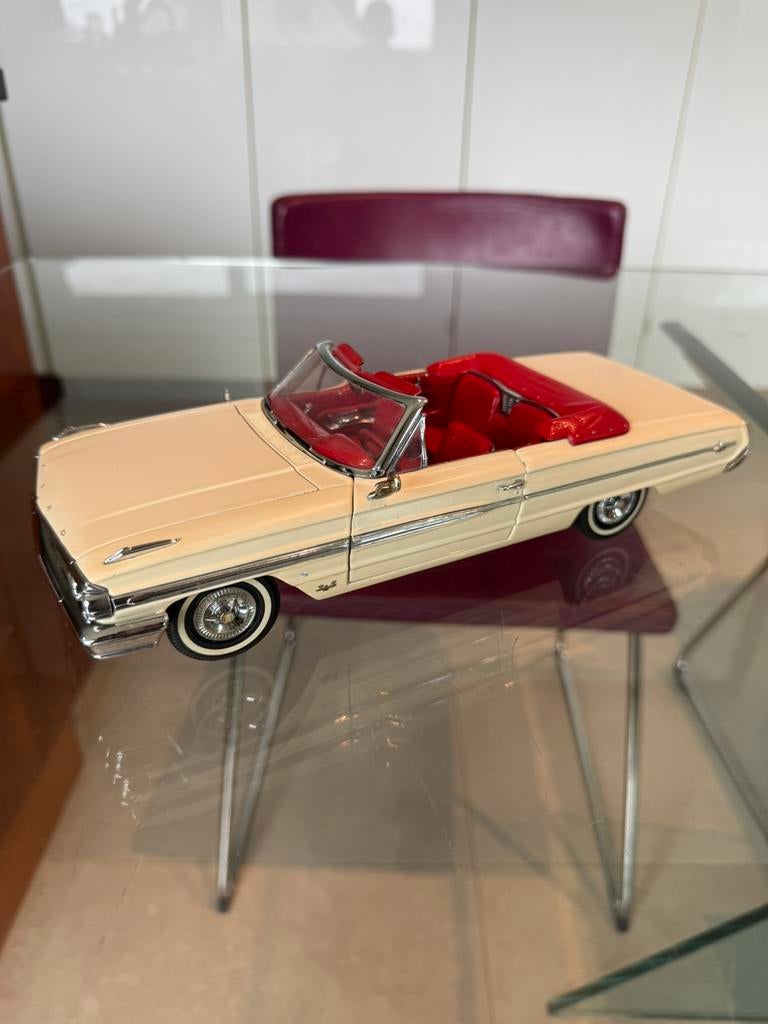 Ford Galaxie 500 XL Cabriolet de 1964 1:18, Enlèvement ou Envoi, Comme neuf, Voiture, Sun Star